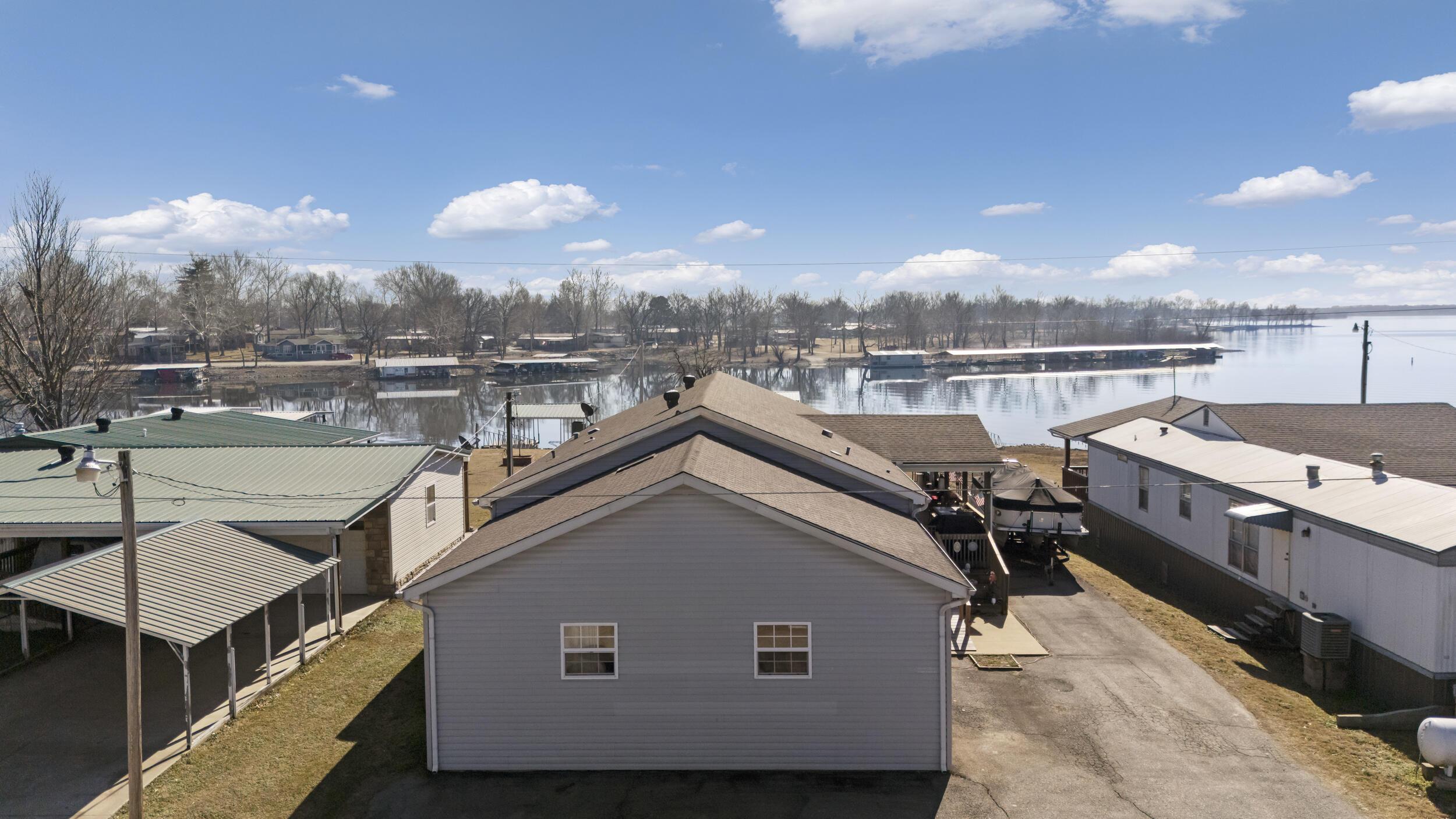 Image 3: Side view - Grand lake view