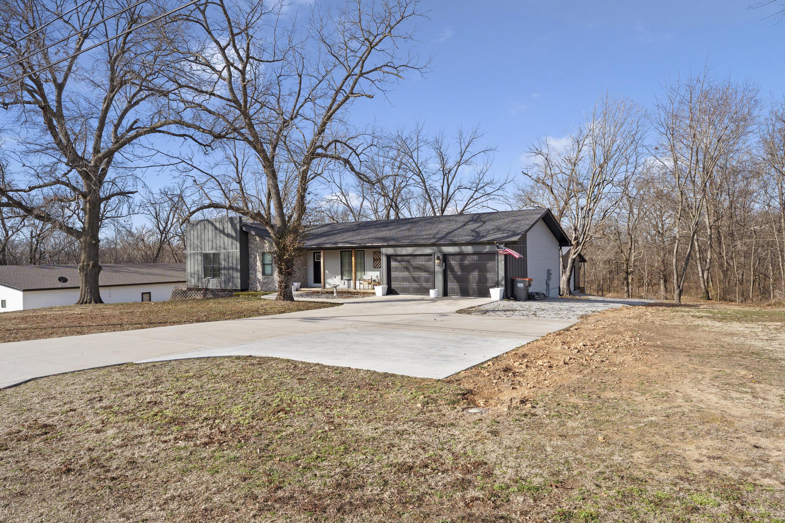 Image 3: Front