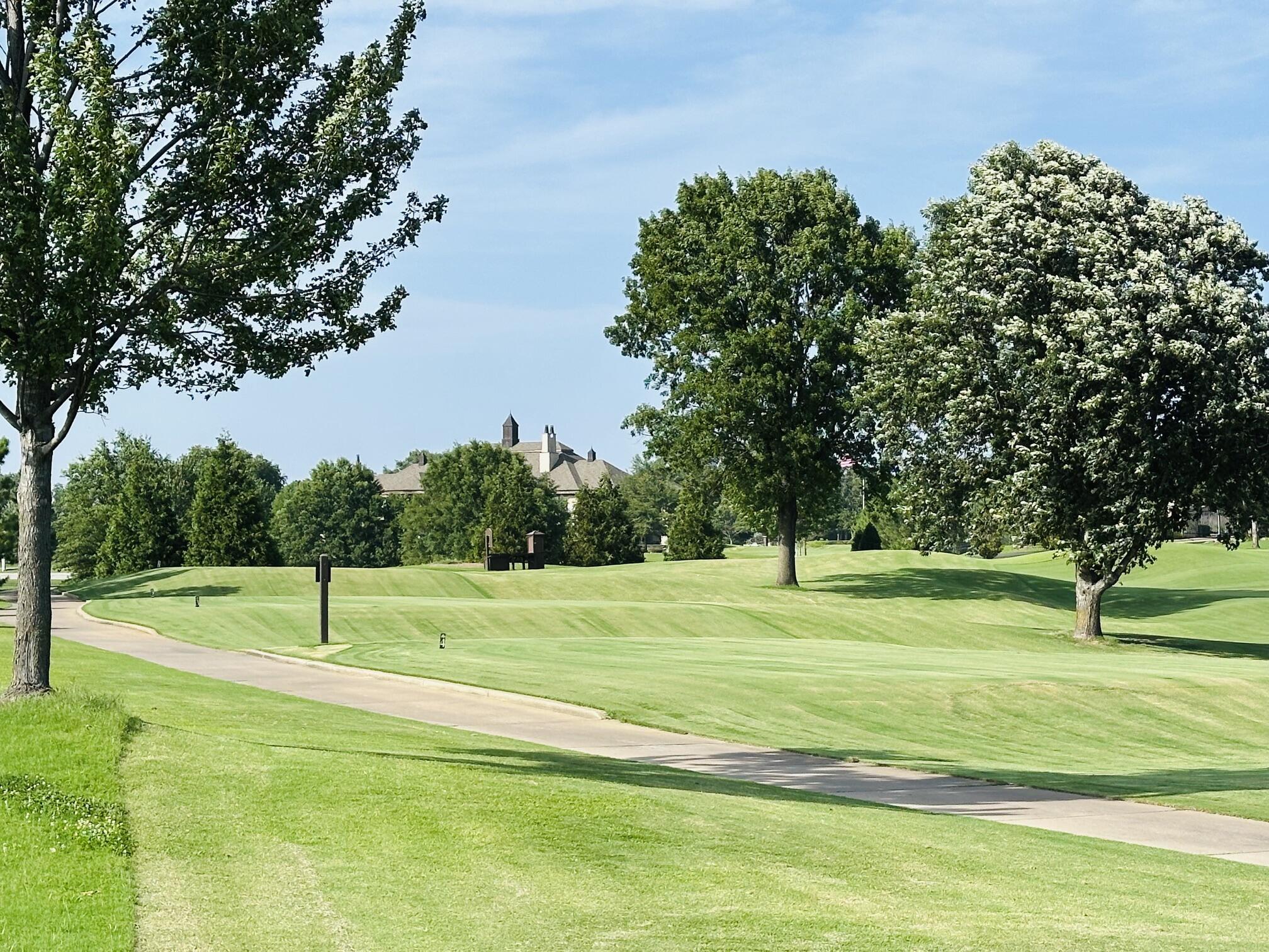 Image 3: r 27 golf view