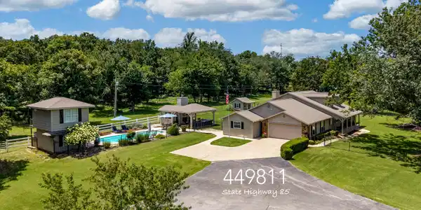 449811 Highway 85