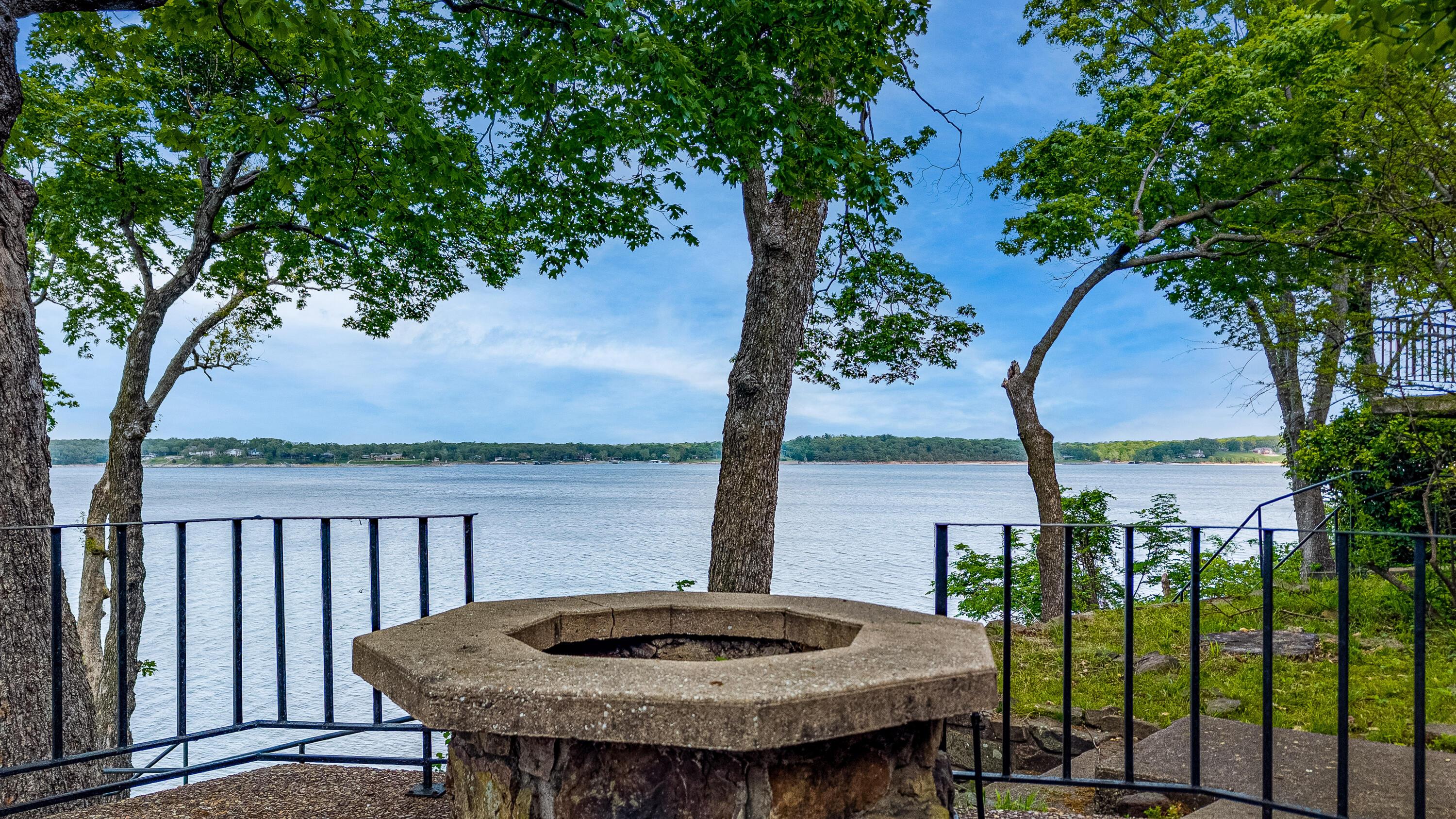 Image 4: Shangrila Estates #595-54