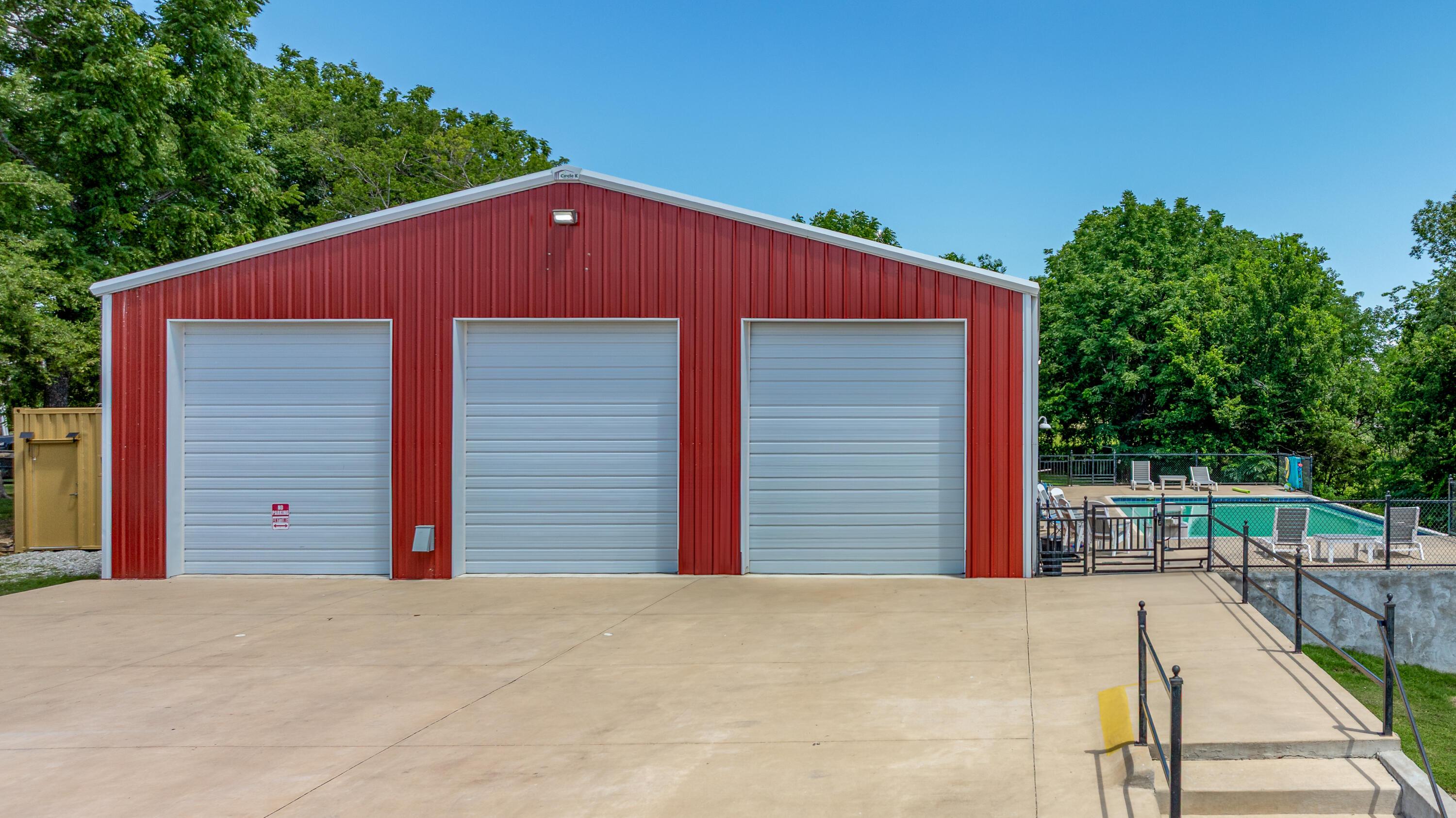 Image 3: BARN EXTERIOR