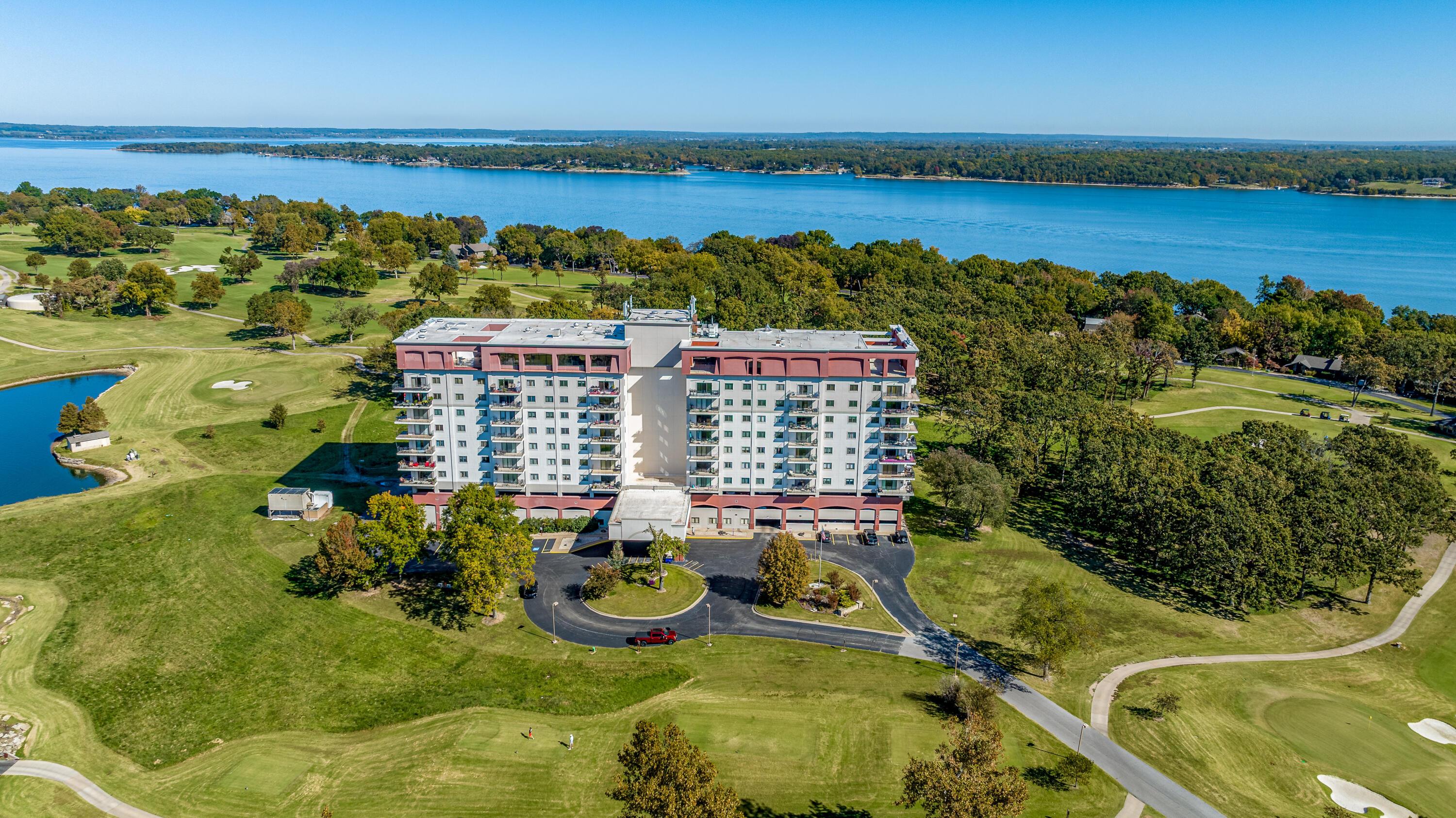 Image 1: Shangri-La Vista Tower