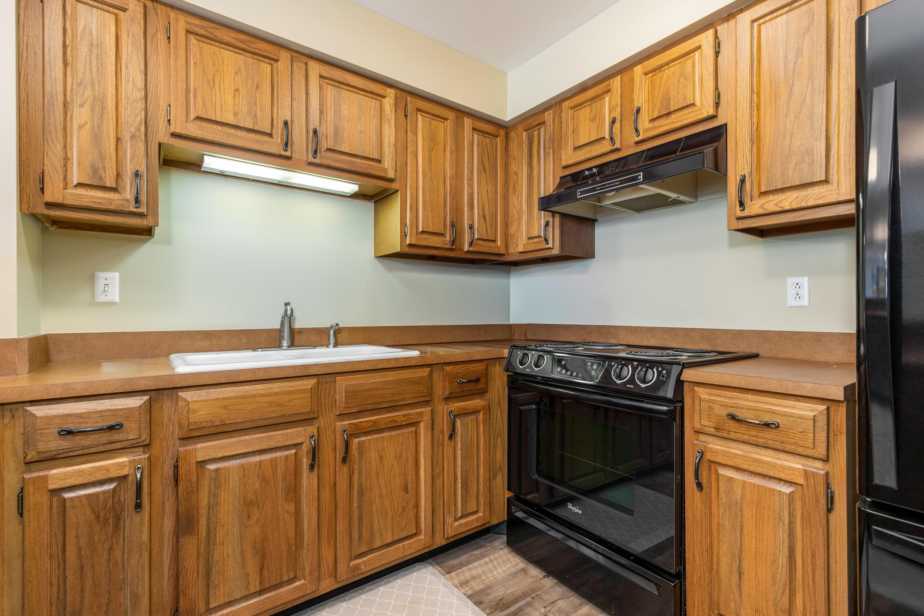 Image 2: Kitchen