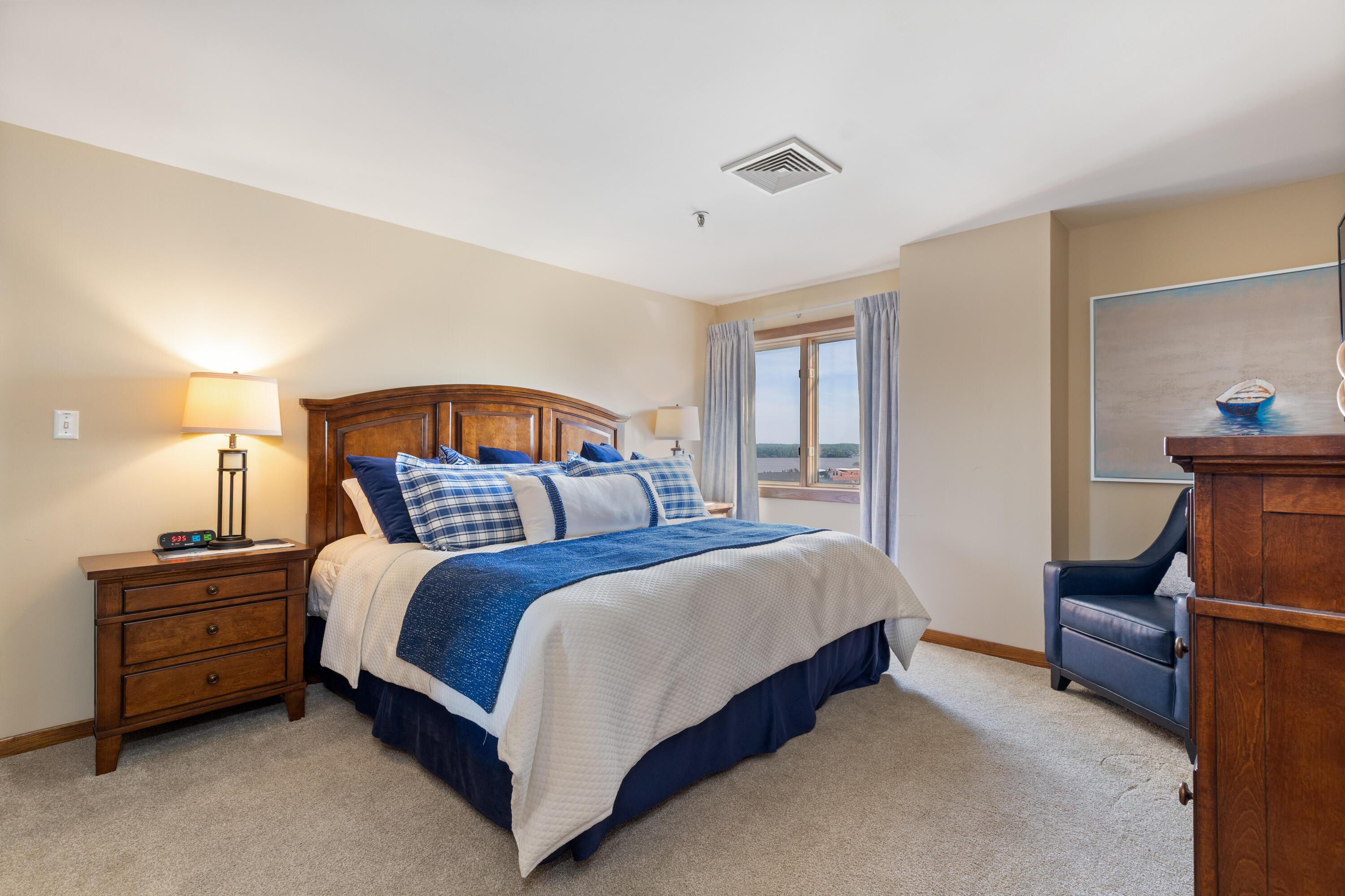 Image 4: Front bedroom