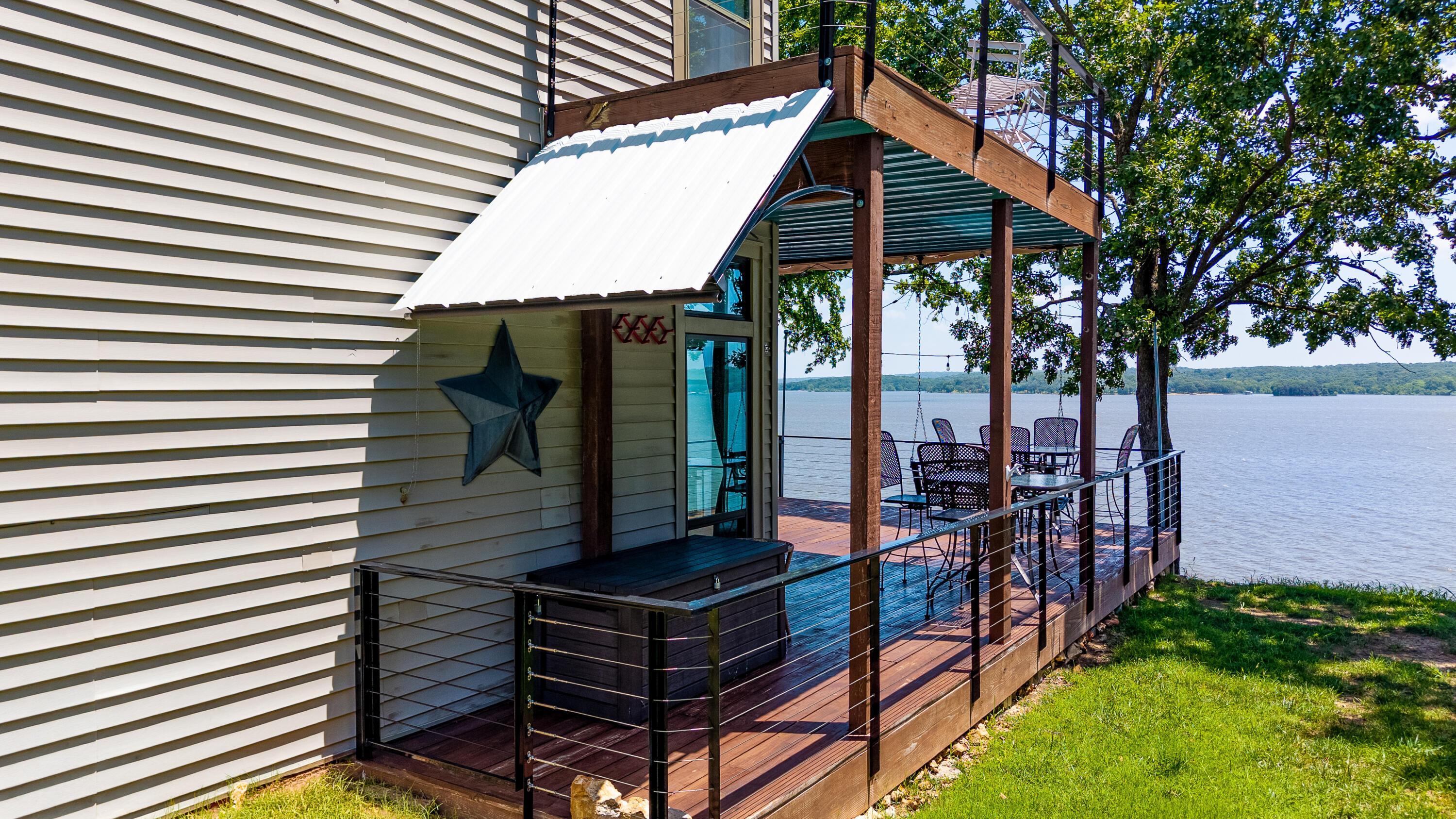 Image 3: Side Deck