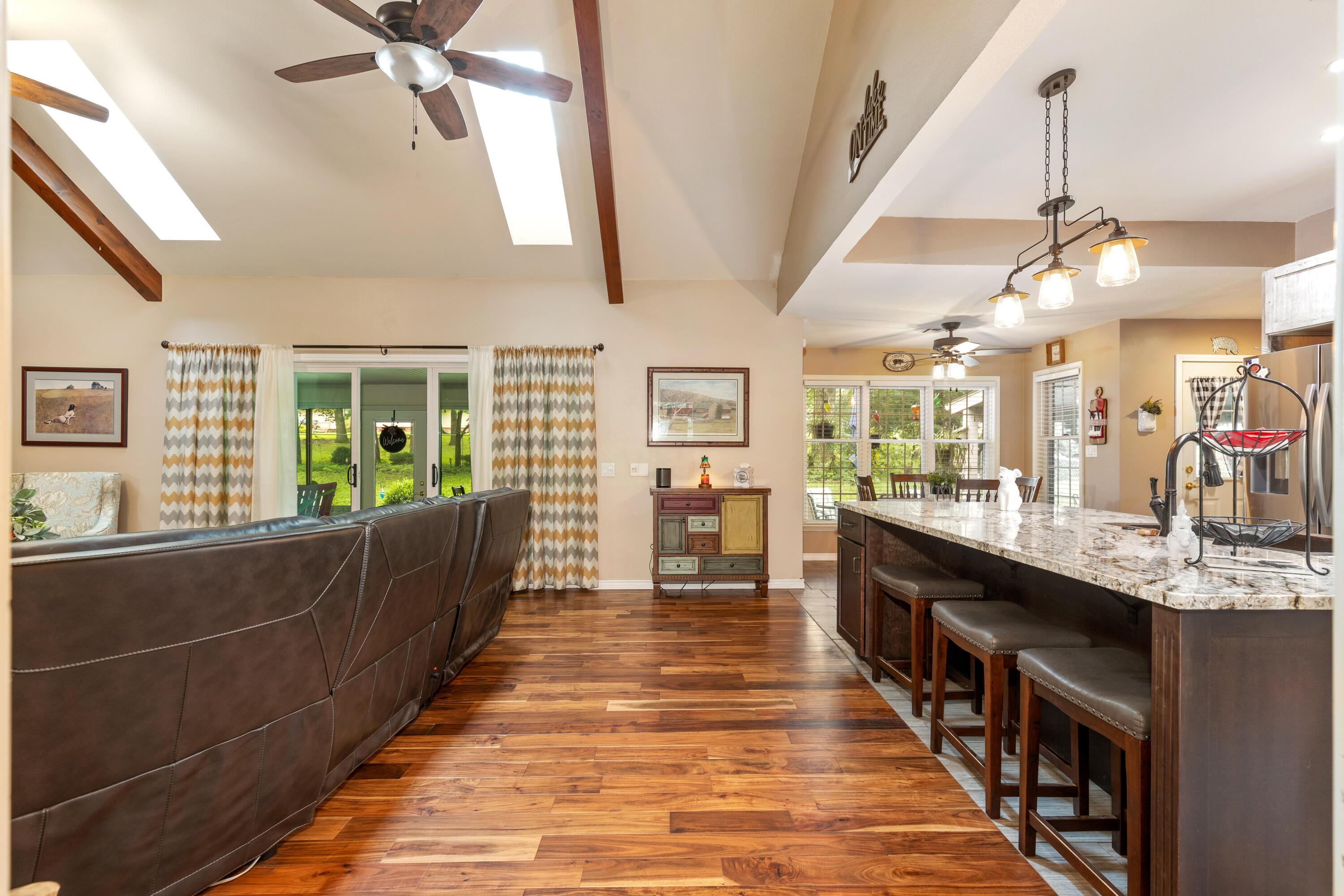 Image 2: 3101 Shore Drive-2