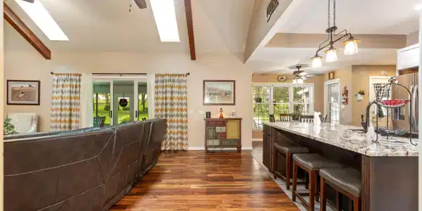 Image 2: 3101 Shore Drive-2