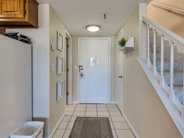 Image 4: entry