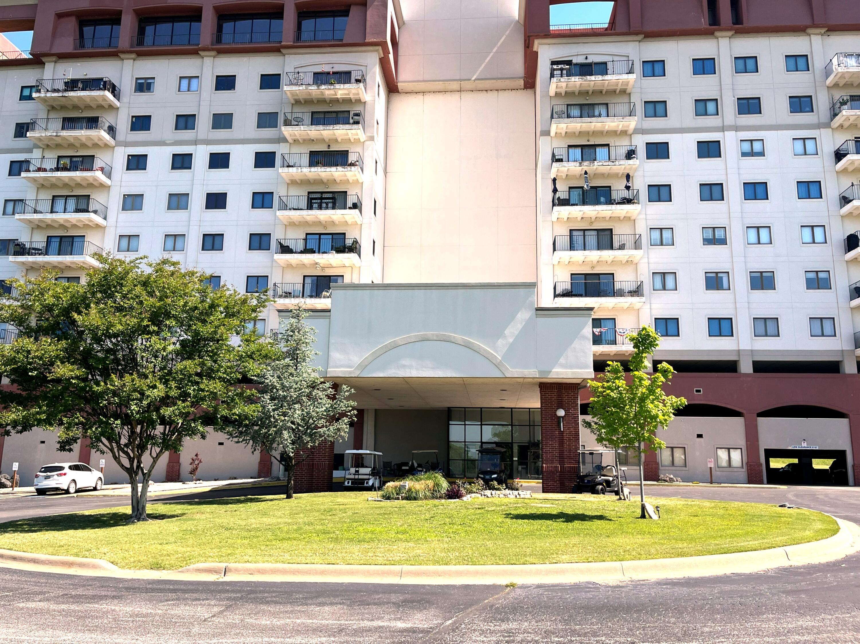 Image 3: Vista Towers Entrance and Circle Drive