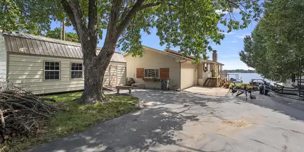 8823 Keller Road