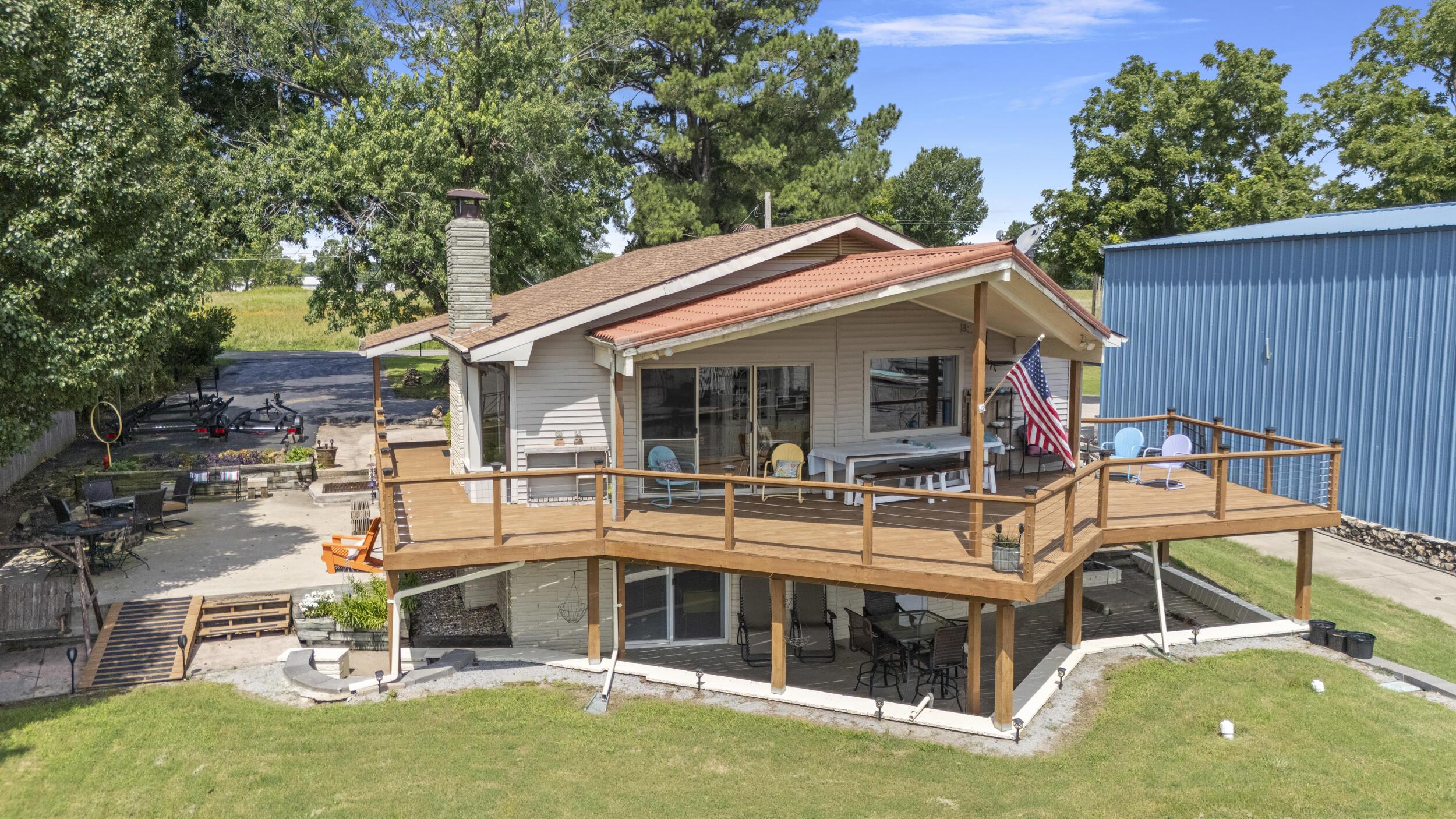 Image 3: Lakefront Exterior