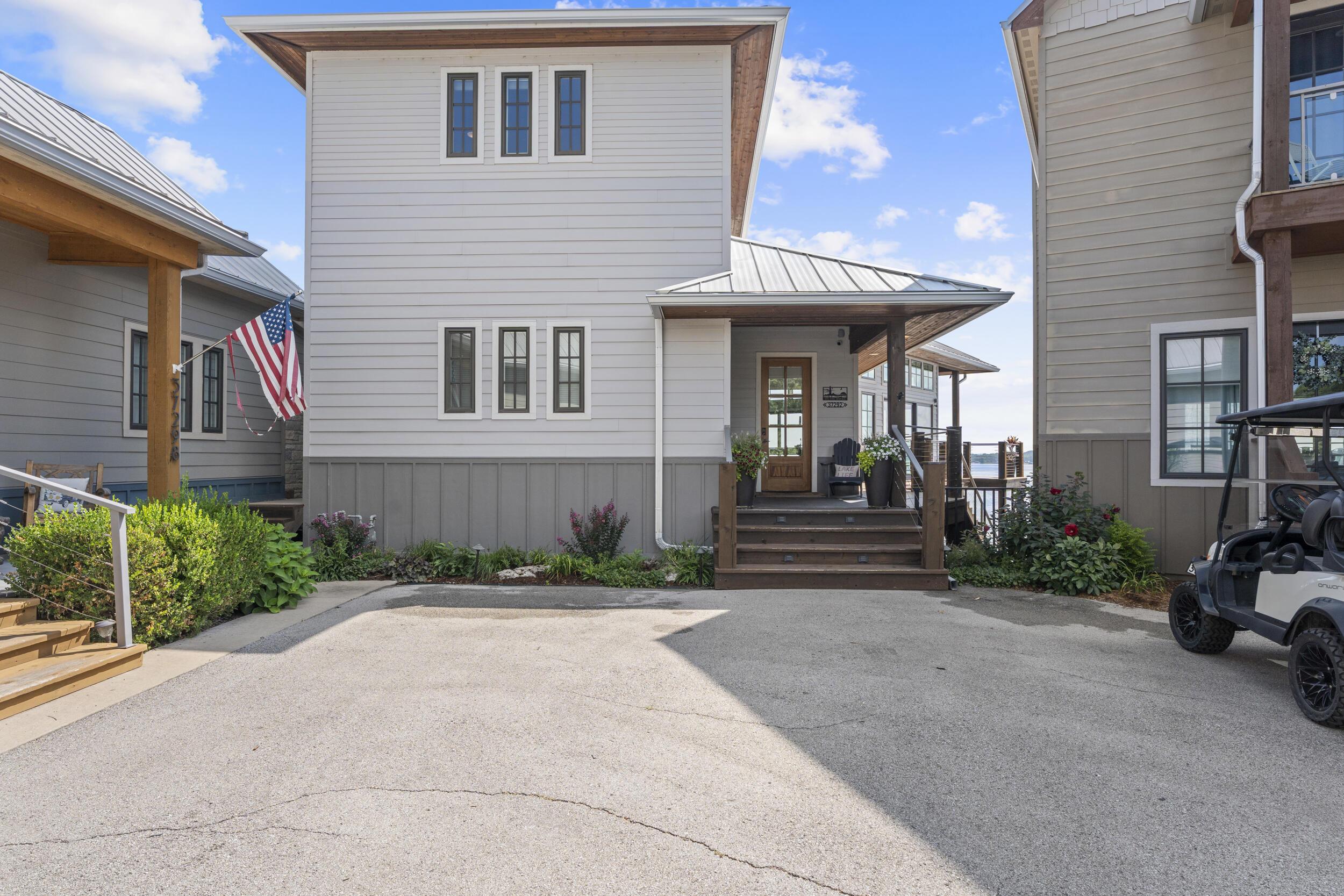 Image 4: Driveway
