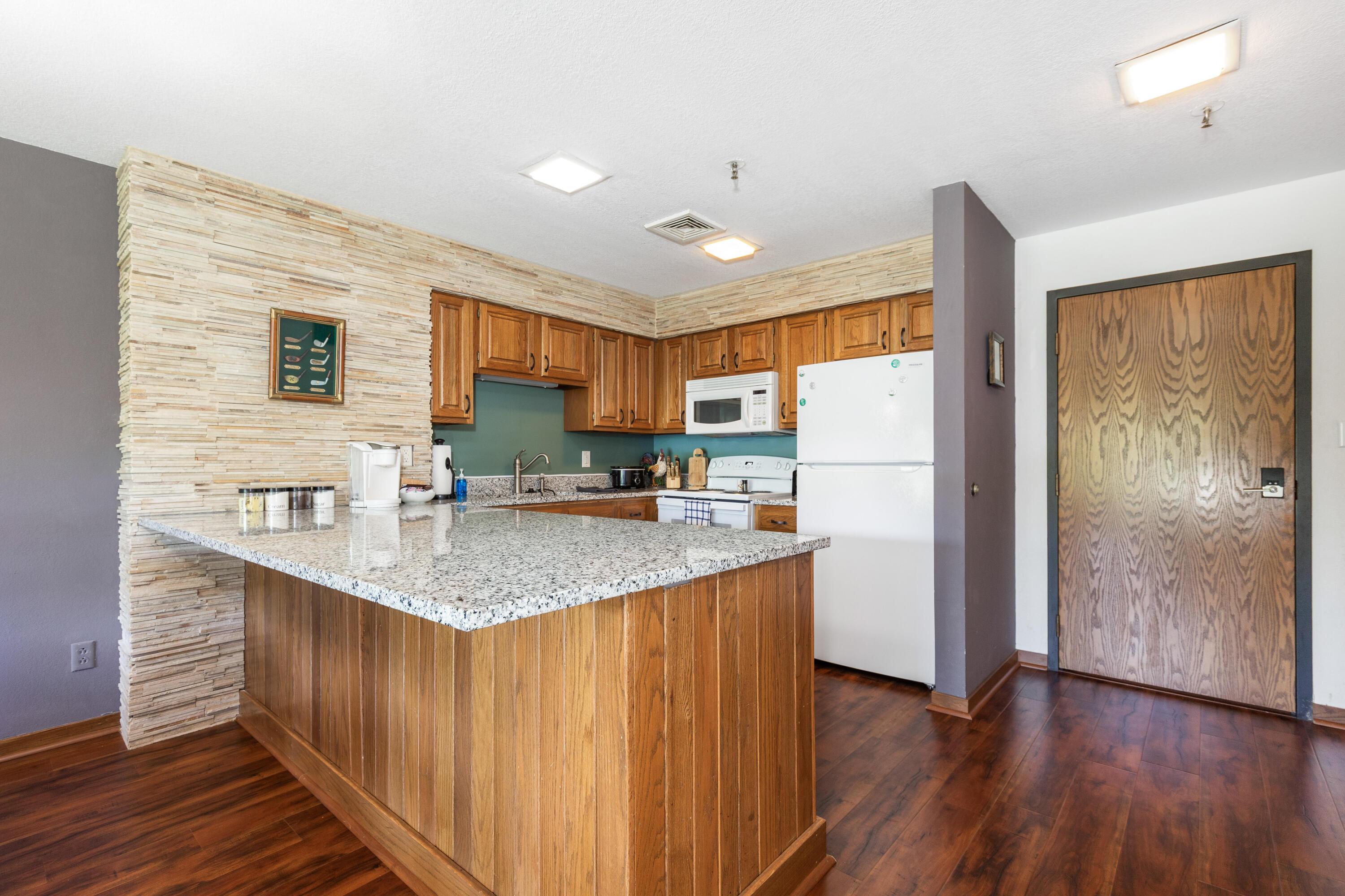 Image 4: Kitchen
