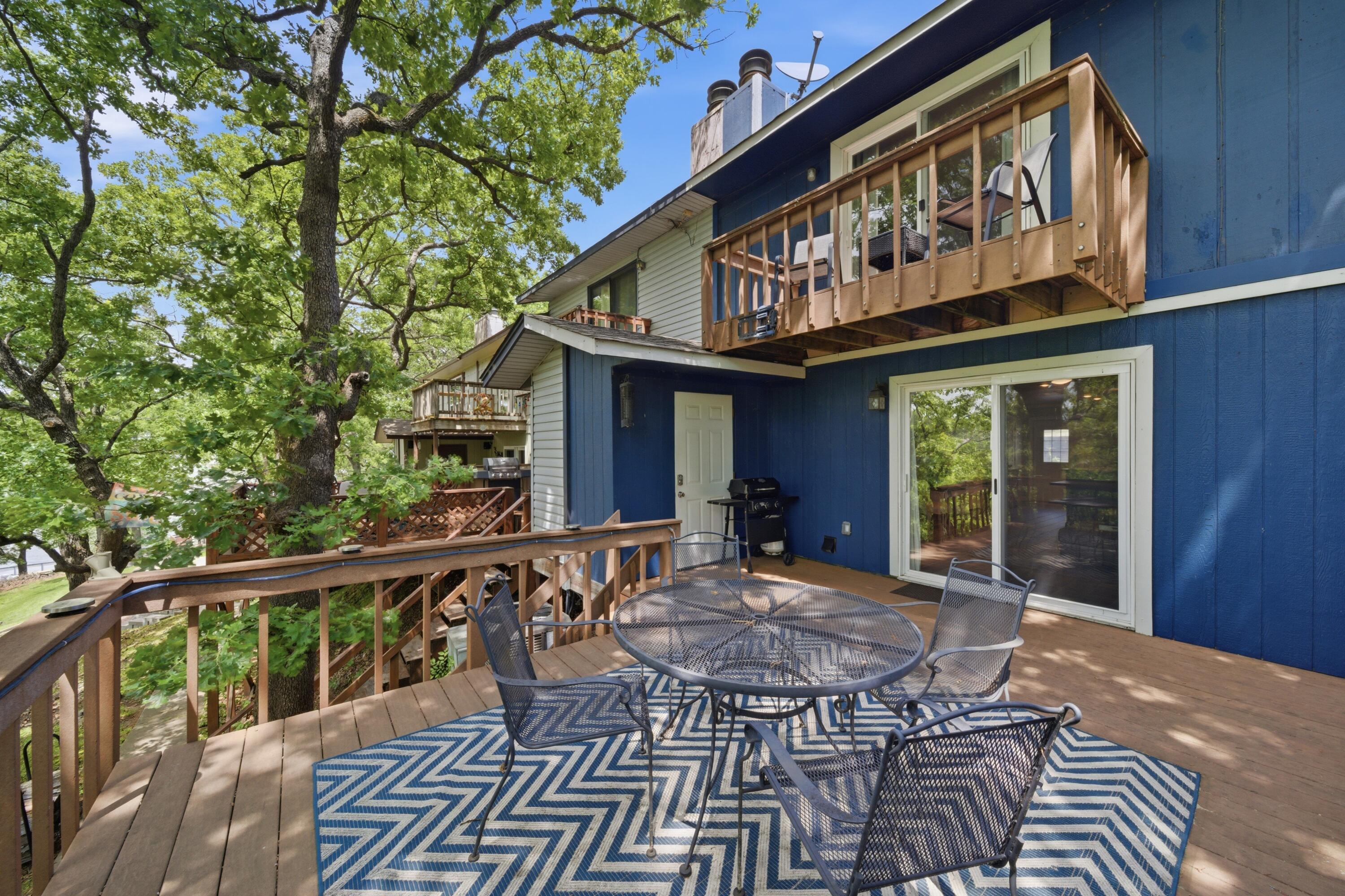 Image 4: 03-Back deck