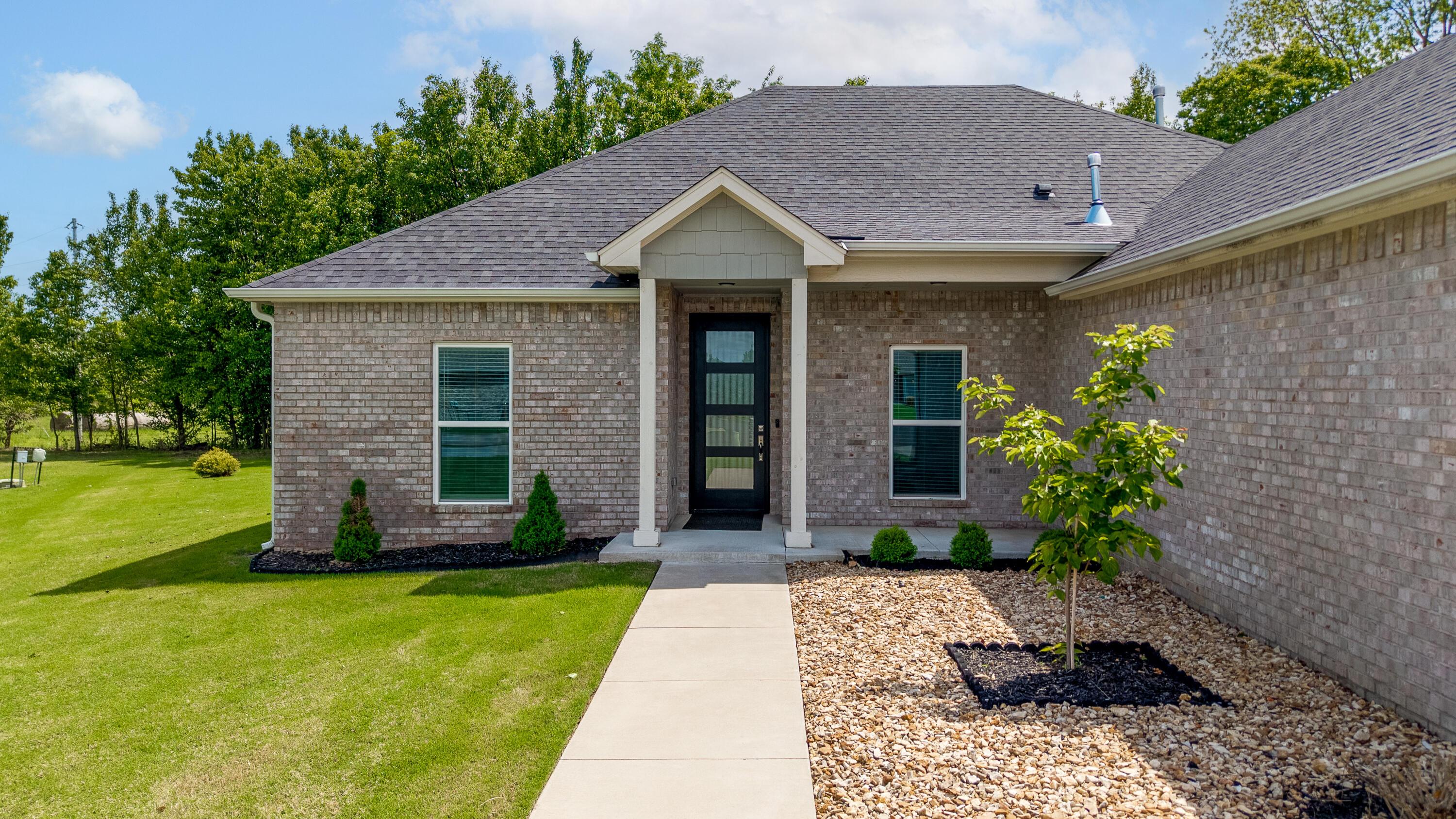 Image 3: Front Entry