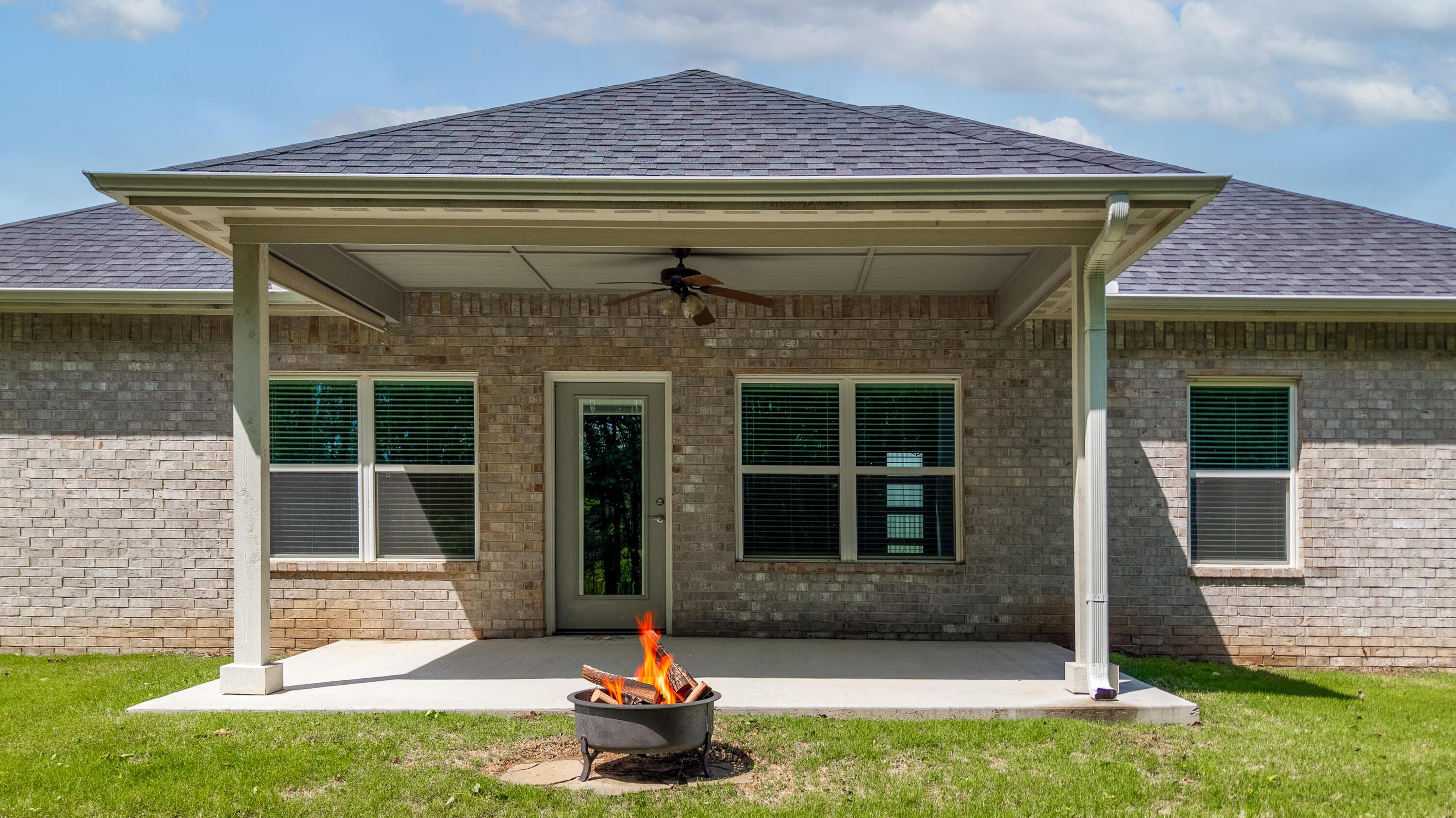 Image 4: Back Covered Patio