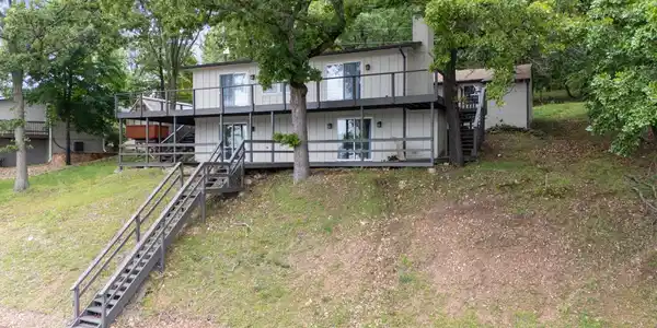 Image 4: House