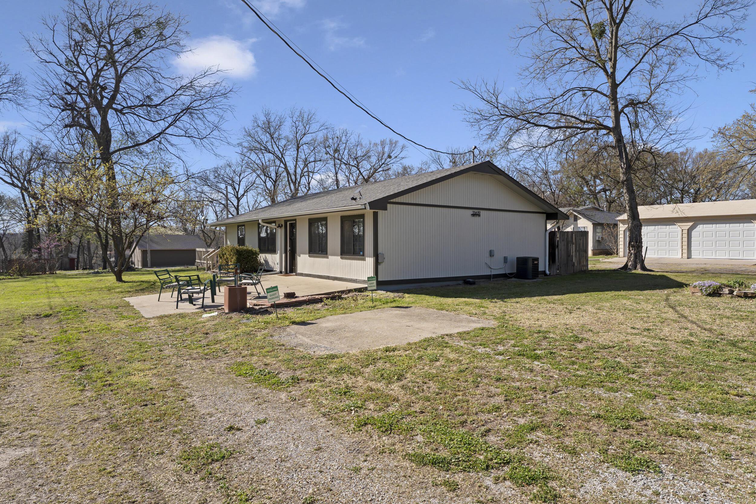 Image 4: Driveway & Exterior View