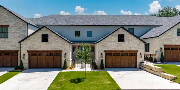 33601 Dogwood Cliff
