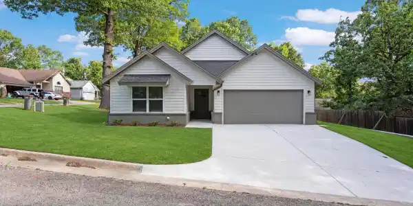 1312 Hummingbird Lane