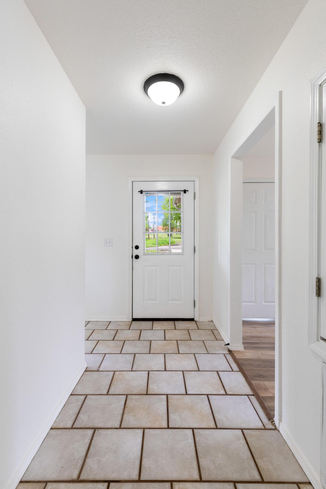 Image 2: 513 West 6th Street-1