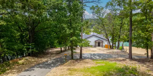 Image 2: 195 Private Road 89-28