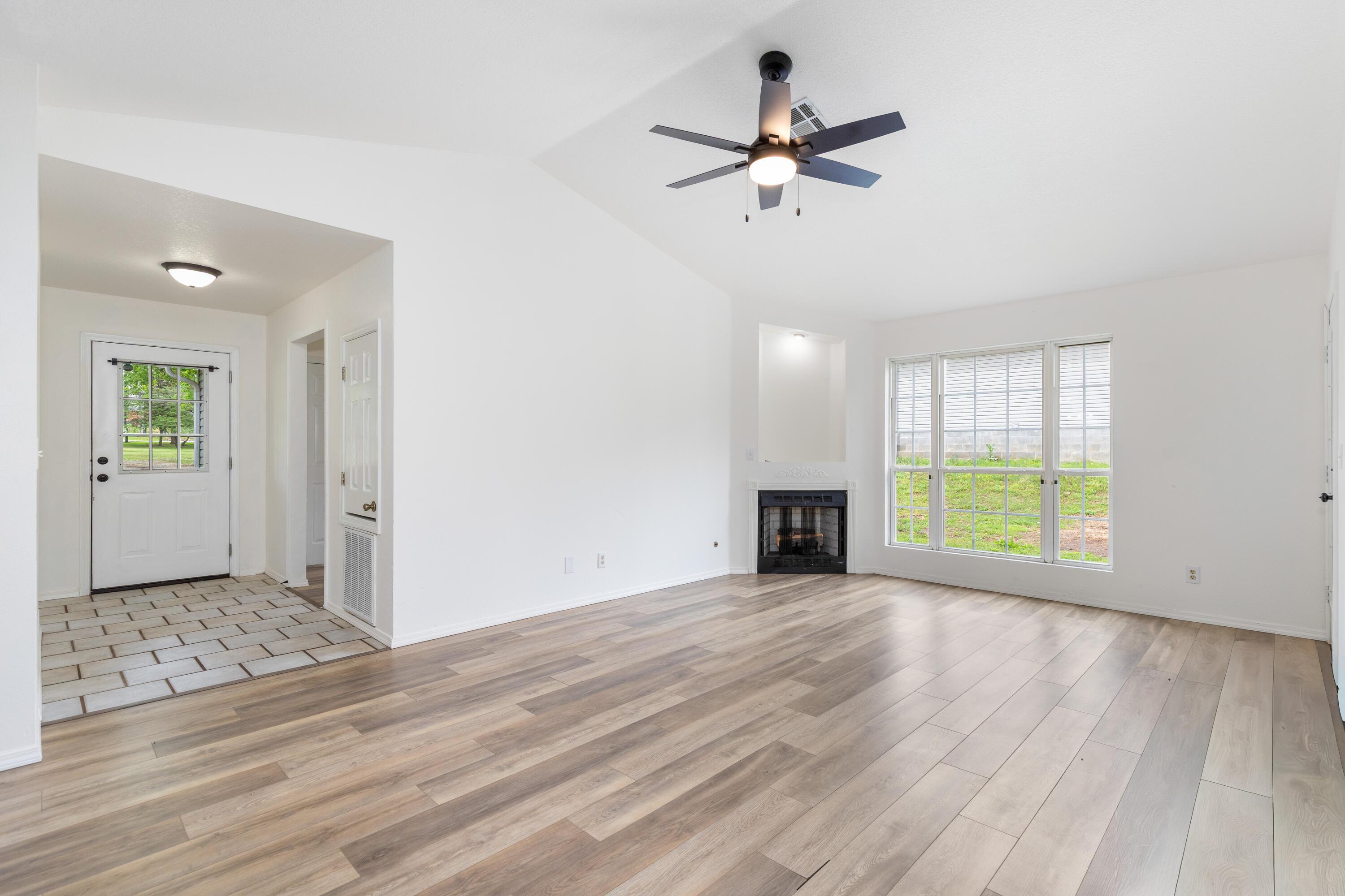 Image 4: 513 West 6th Street-3