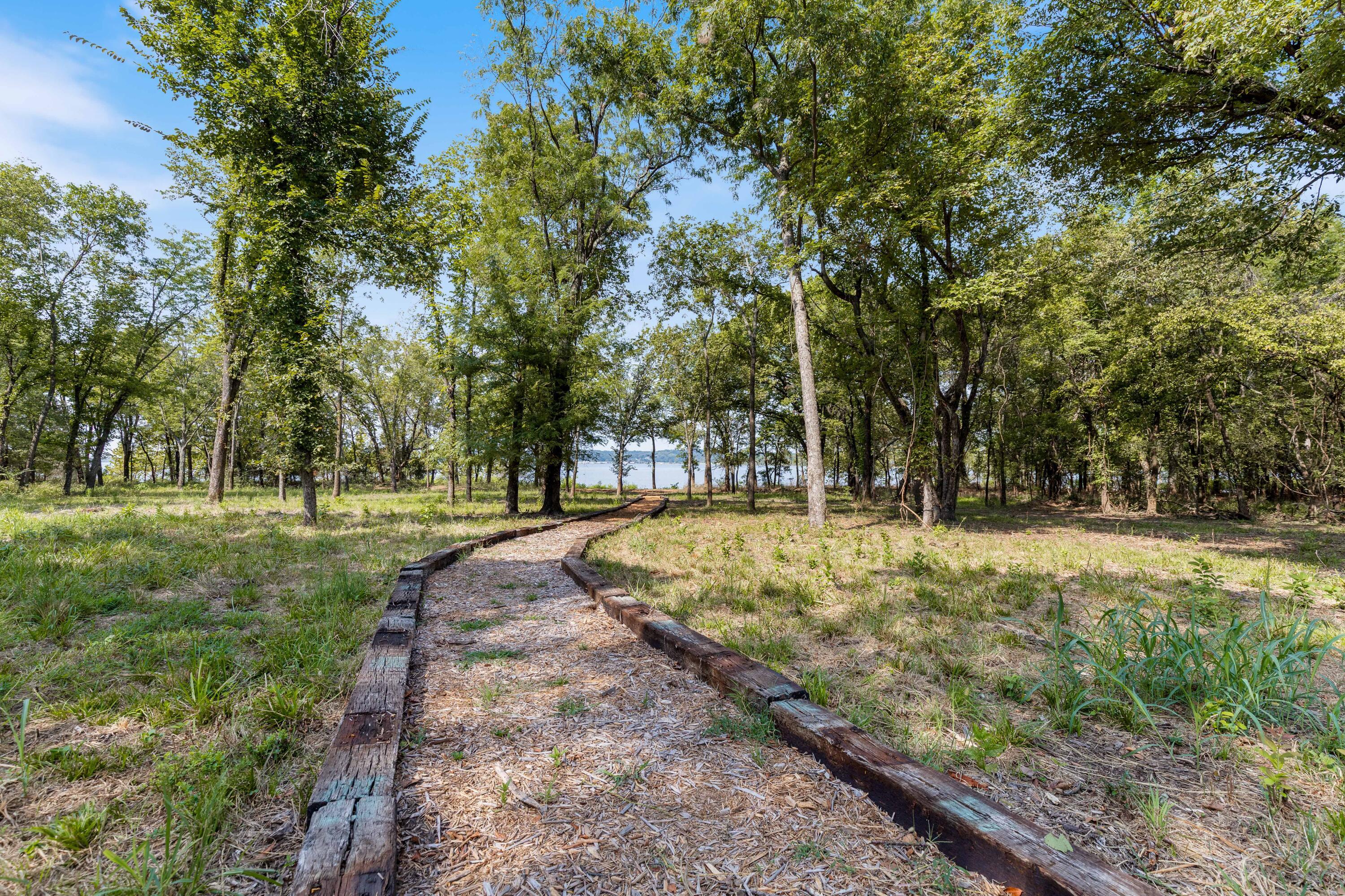 Image 4: Deer Trail Retreat