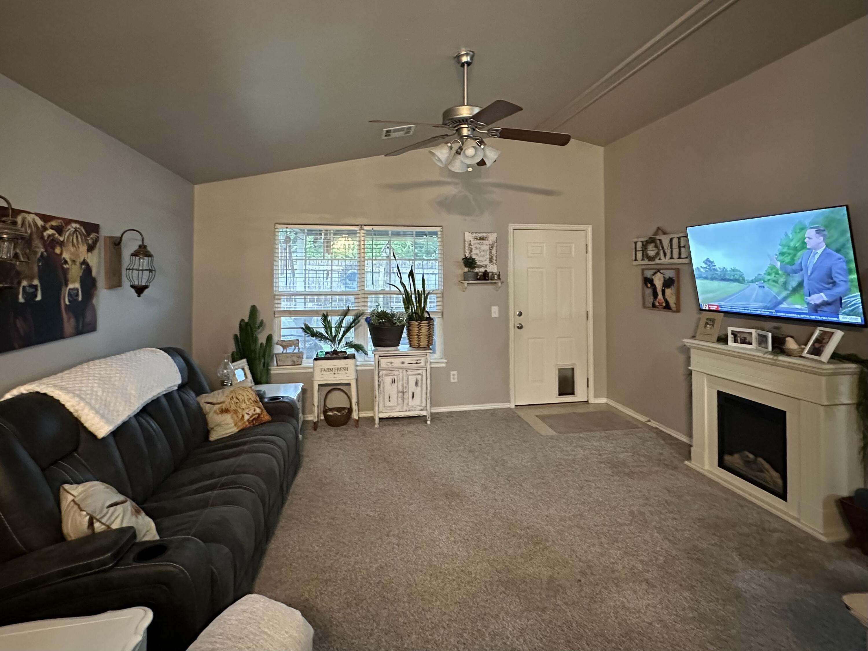 Image 3: Livingroom