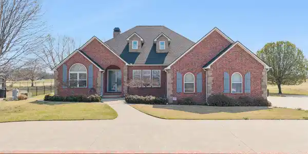 5020 Lake Breeze Road