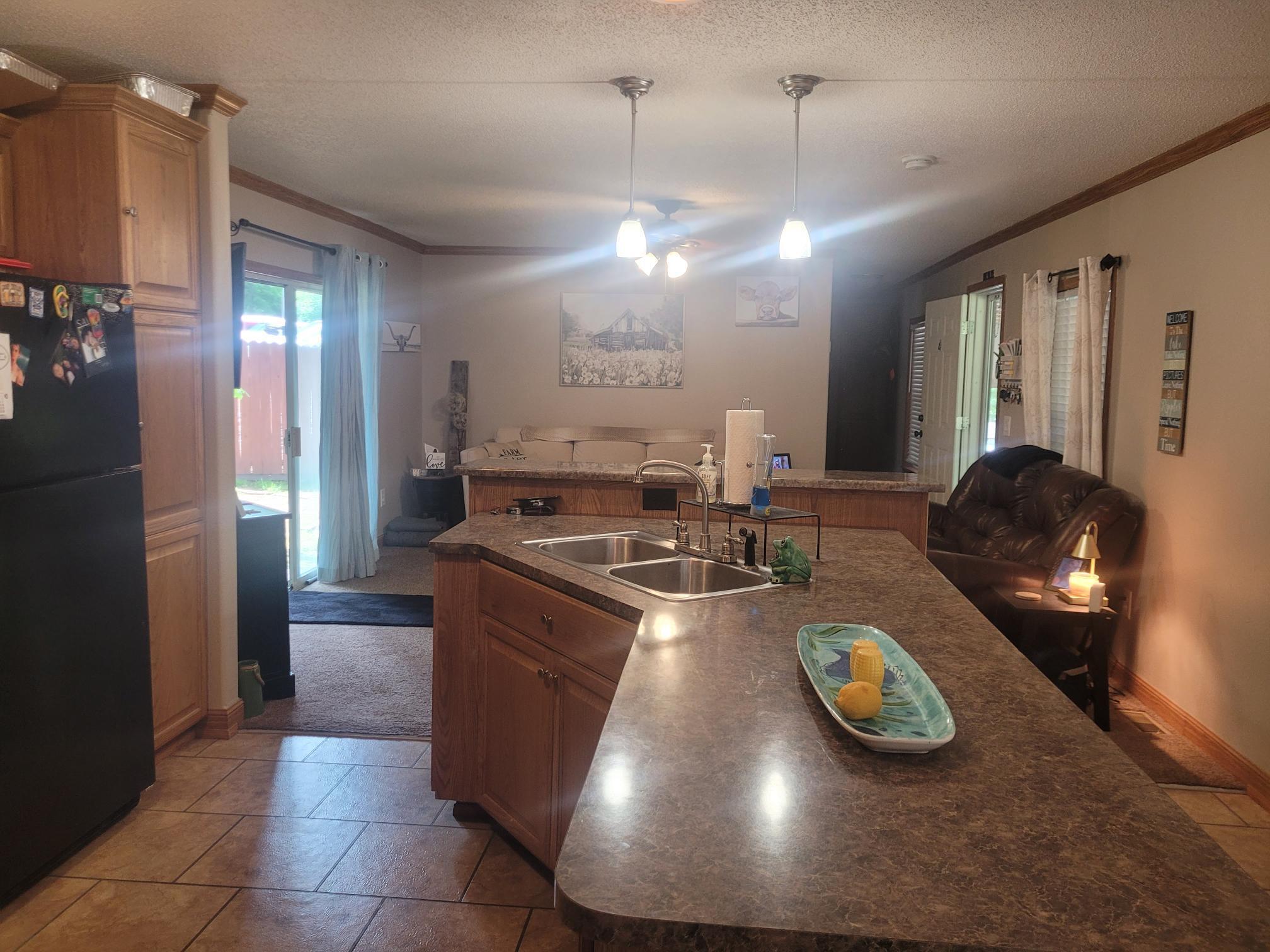 Image 4: KITCHEN