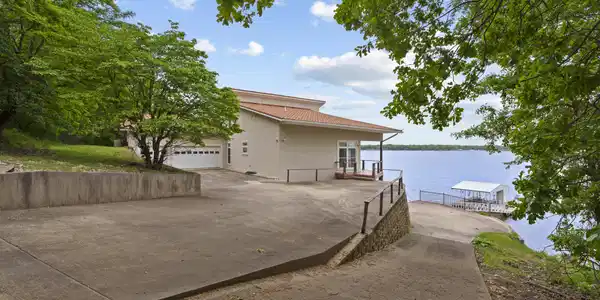 Image 2: view of home from driveway