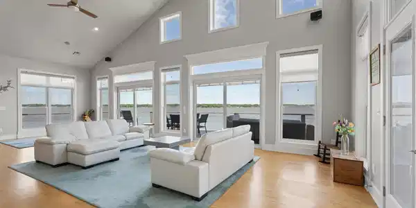 Image 3: Main Living Area