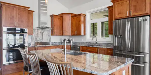 Image 4: kitchen