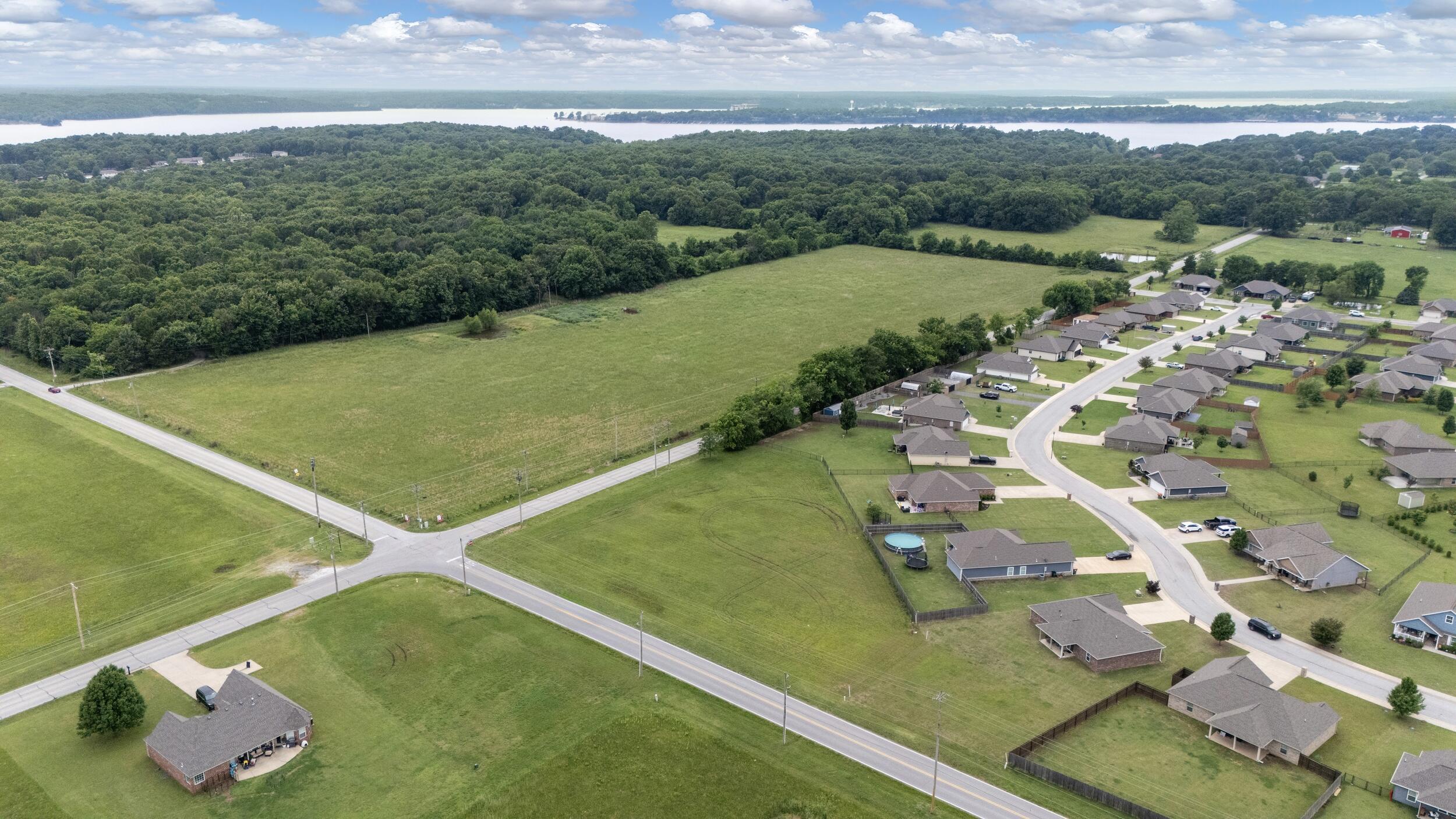 Image 4: Close to Grand Lake