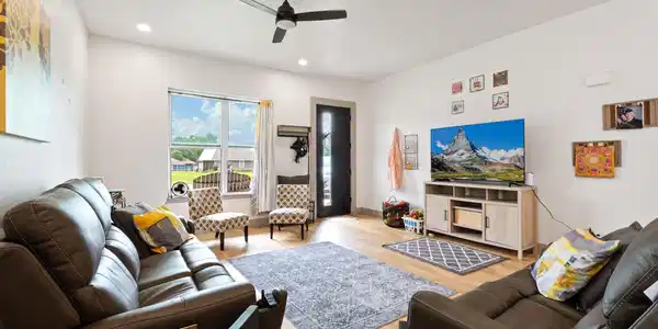 Image 4: CozyLiving