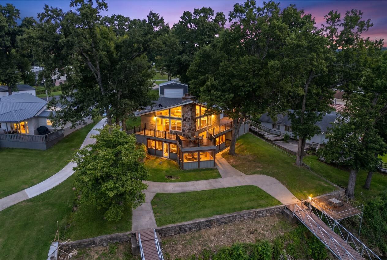 Image 3: Twilight House
