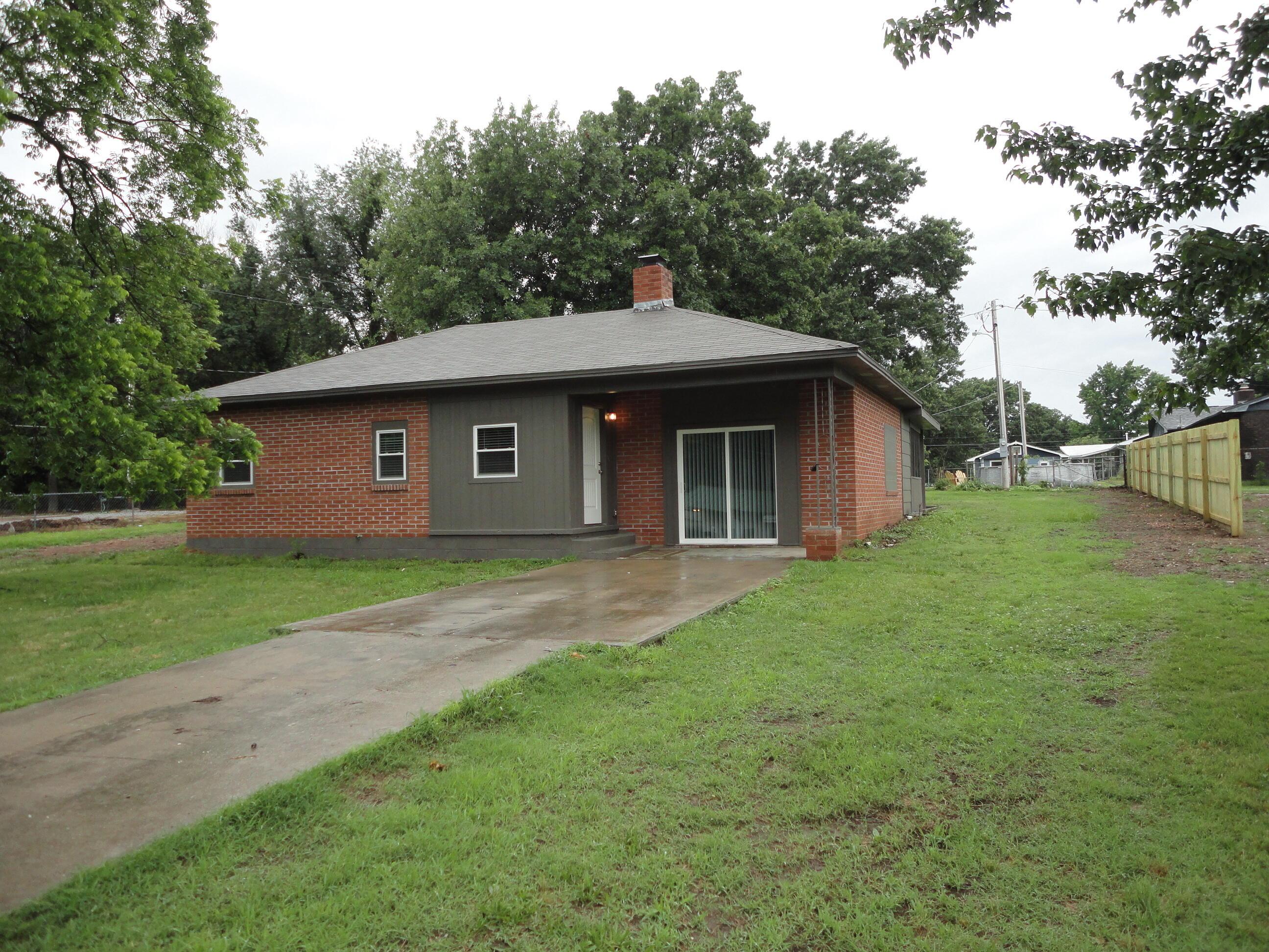 Image 1: Front of house