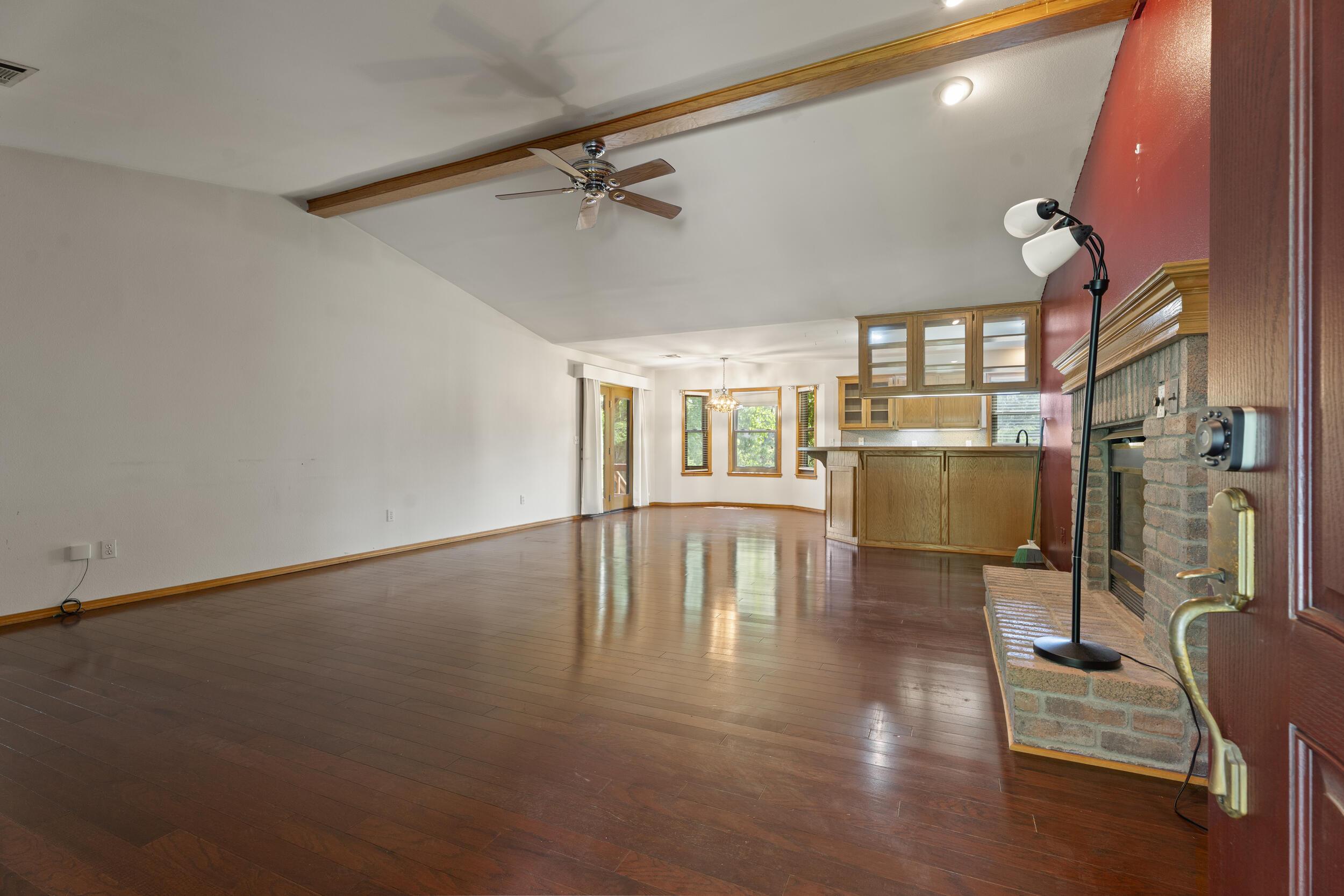 Image 2: Living to kitchen area