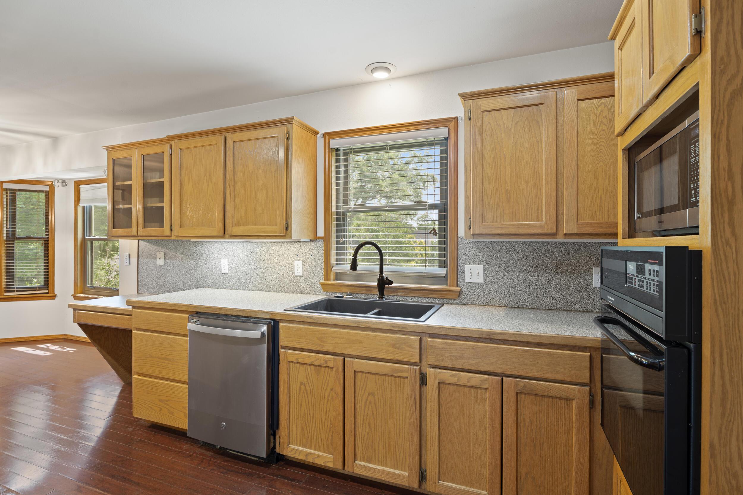 Image 3: kitchen sink dishwasher