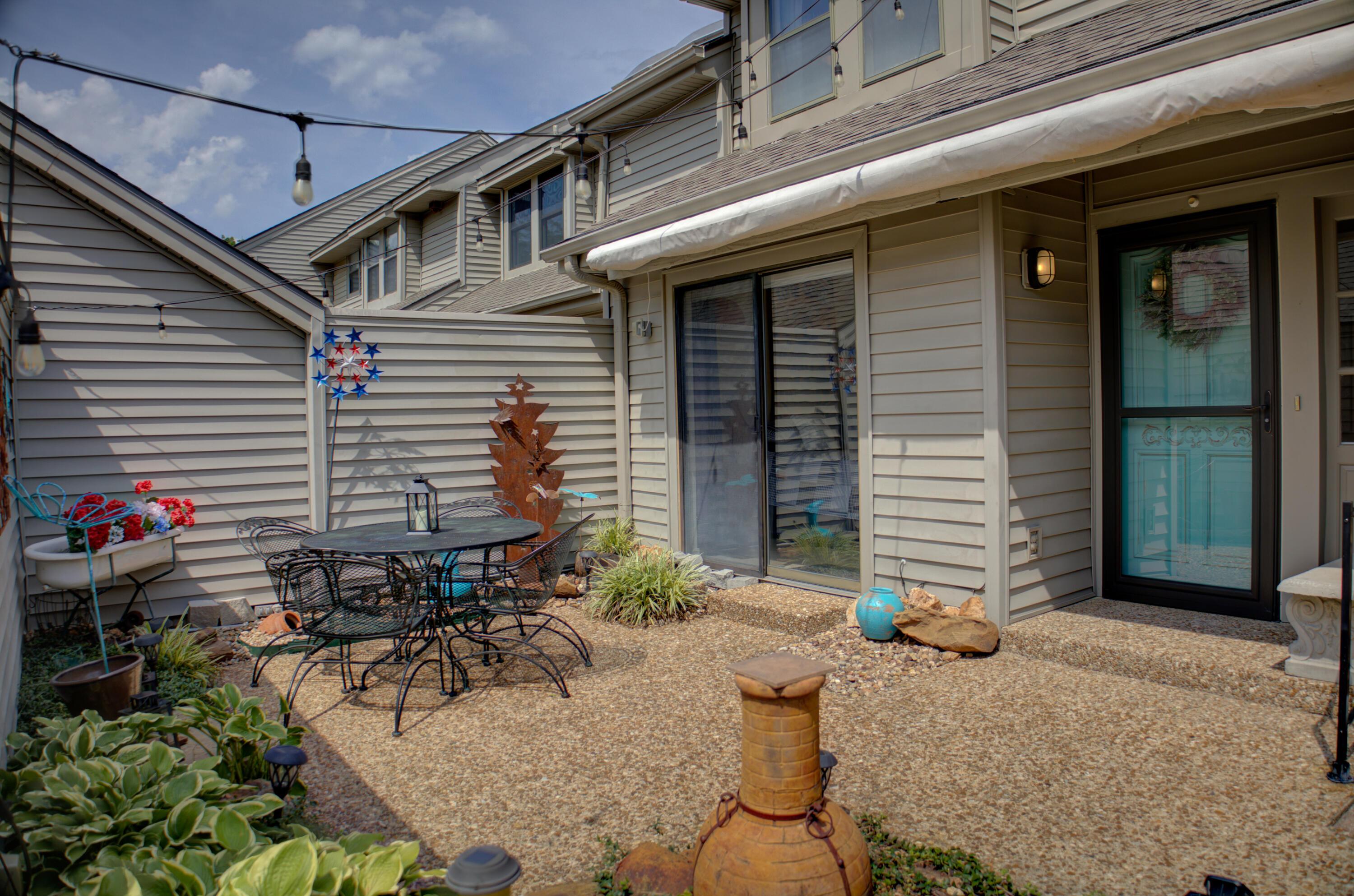 Image 4: Entry Courtyard