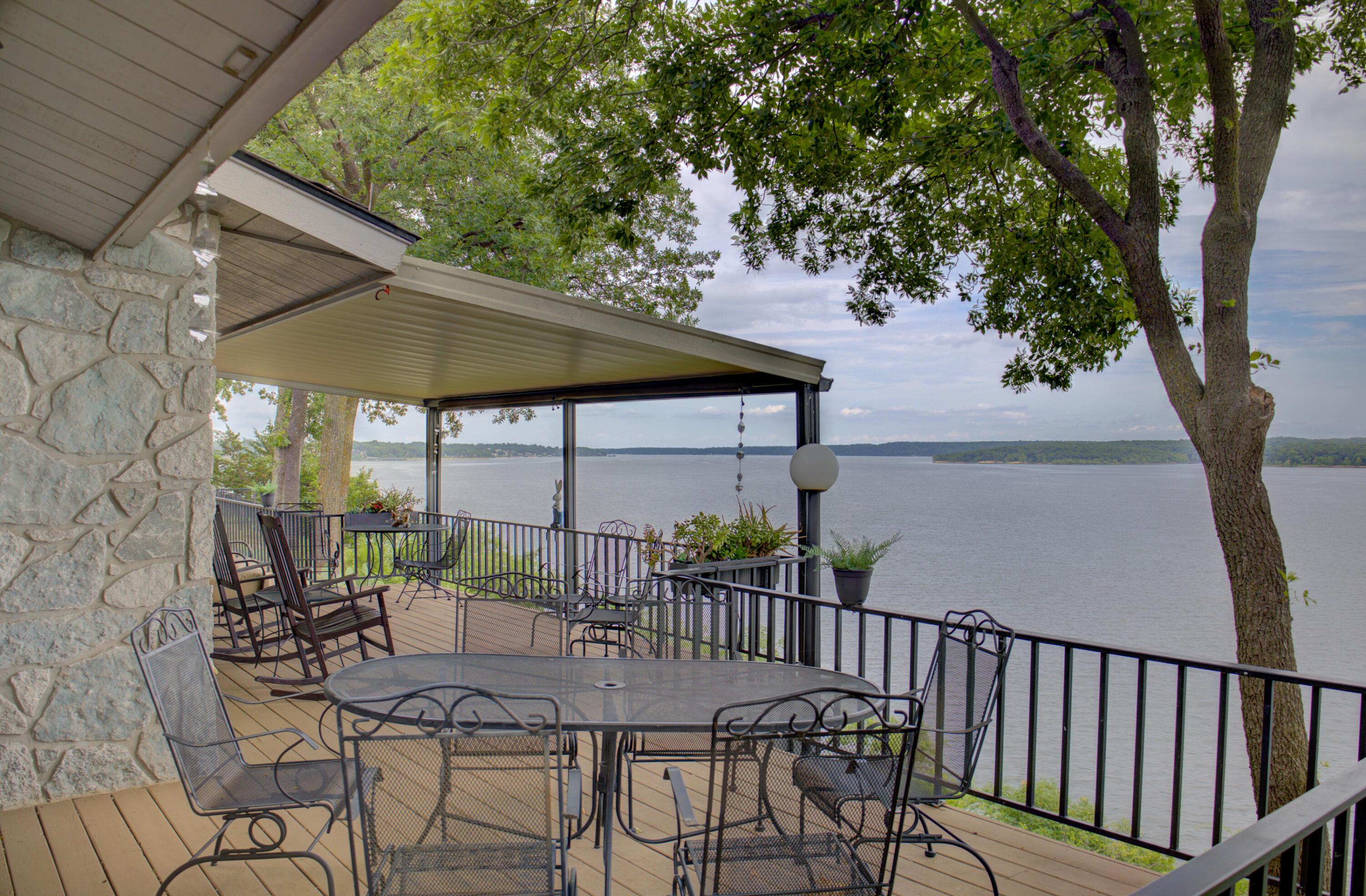 Image 3: Covered Deck