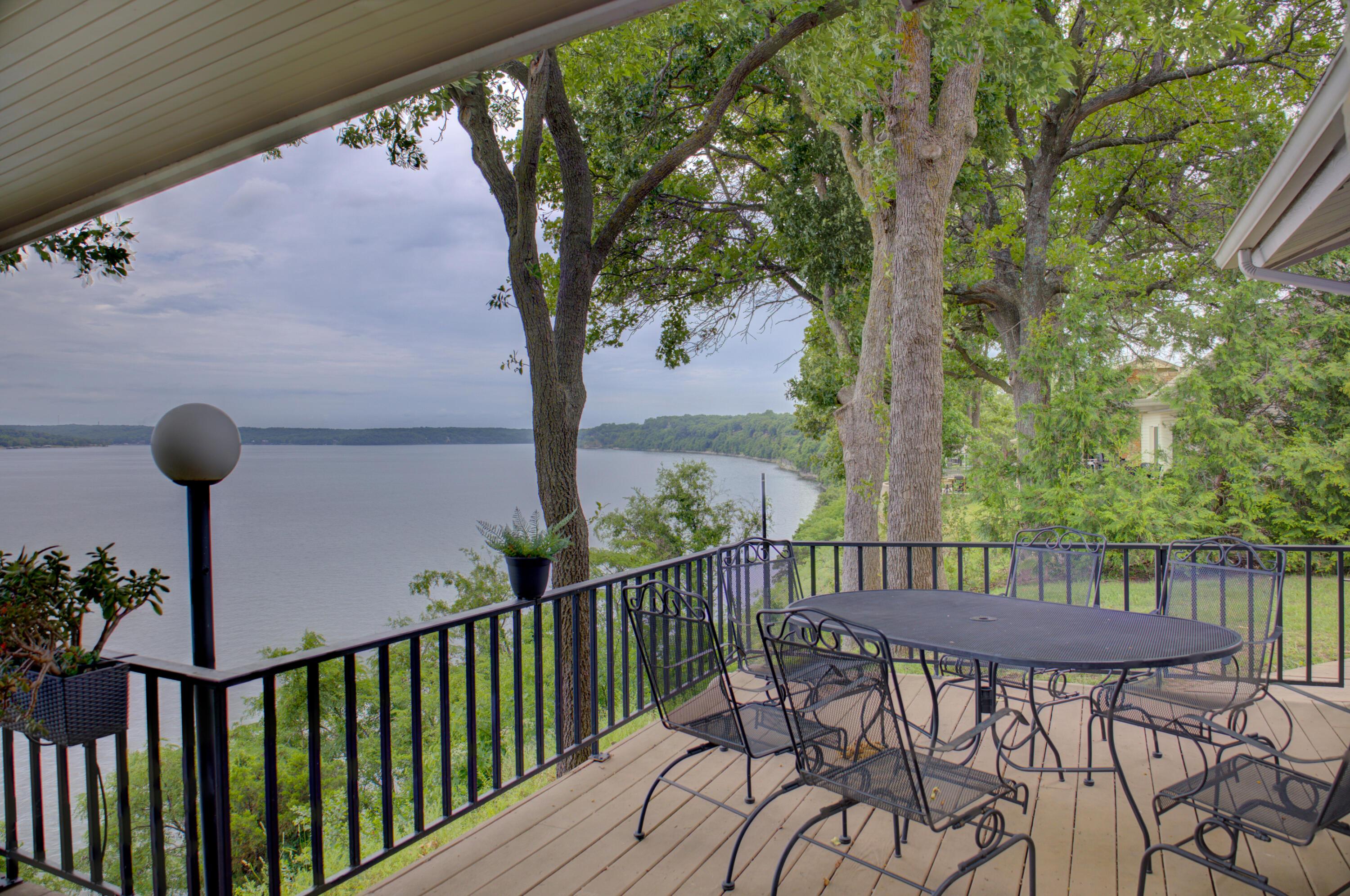 Image 4: Lakeview is great