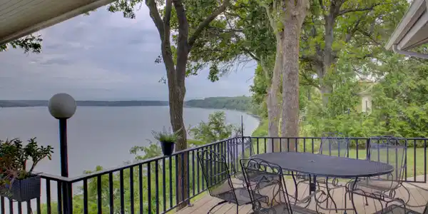 Image 4: Lakeview is great