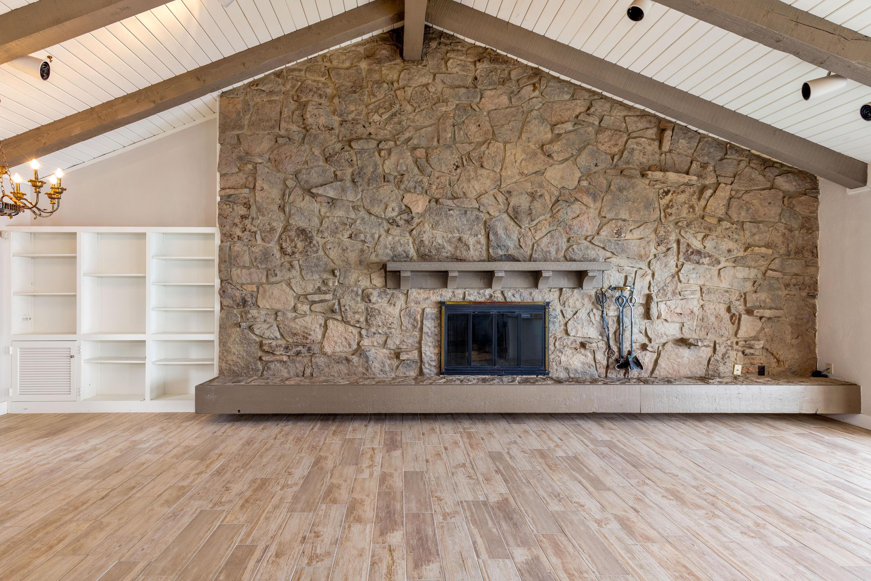 Image 3: Shangrila Estates #549-26