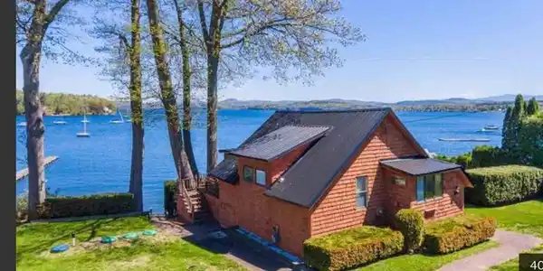 558 W Lakeshore