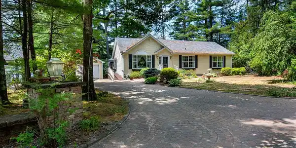 260 Saint James