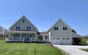 885 East Shore