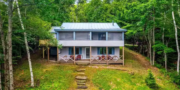 14 Lakeside Drive